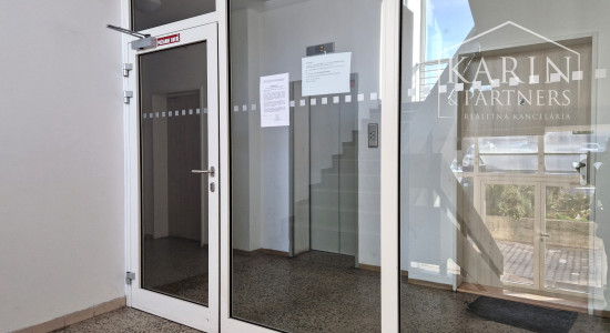 2-IZBOVÝ BYT S PARKOVANÍM  NA KRAMÁROCH