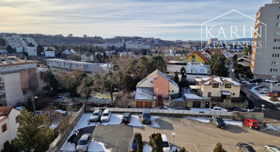 2-IZBOVÝ BYT S PARKOVANÍM  NA KRAMÁROCH