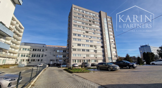 2-IZBOVÝ BYT S PARKOVANÍM  NA KRAMÁROCH