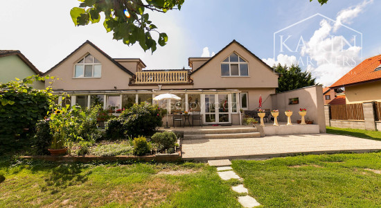 Predaj- Rodinný dom dvojgeneračný pozemok 1229m2 - Vajnory Bratislava