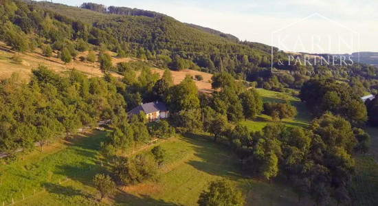 Chalupa pod lesom s ovocným sadom, 4144 m2, Nová Bošáca.