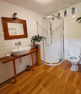 Chalupa pod lesom s ovocným sadom, 4144 m2, Nová Bošáca.