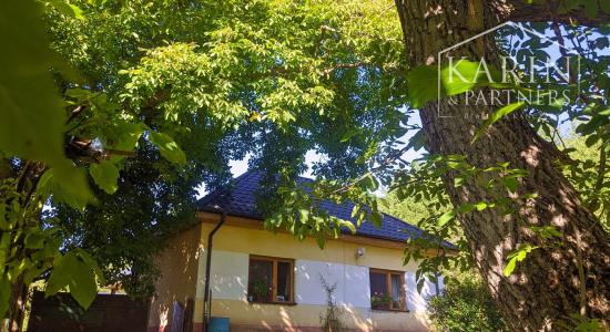 Chalupa pod lesom s ovocným sadom, 4144 m2, Nová Bošáca.