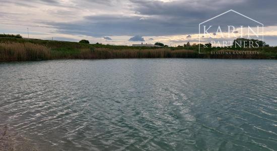 Rovinatý stavebný pozemok, dokonalý rozmer, výmera 1 072 m2  - okr. Senec