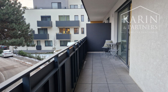 2-IZBOVÝ BYT S PARKOVANÍM  NA ZAČIATKU ROVINKY