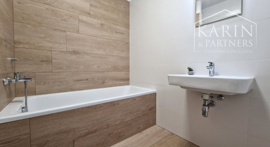 2-IZBOVÝ BYT S PARKOVANÍM  NA ZAČIATKU ROVINKY