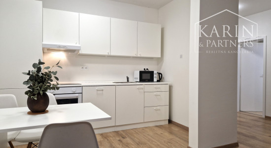 2-IZBOVÝ BYT S PARKOVANÍM  NA ZAČIATKU ROVINKY