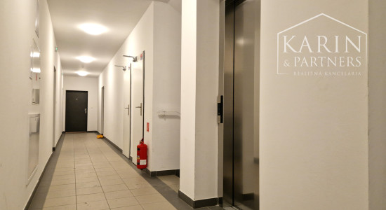 2-IZBOVÝ BYT S PARKOVANÍM  NA ZAČIATKU ROVINKY