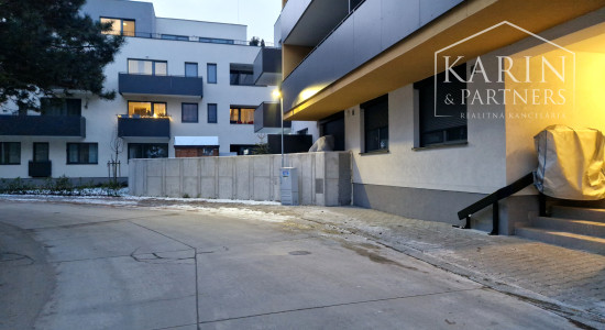 2-IZBOVÝ BYT S PARKOVANÍM  NA ZAČIATKU ROVINKY