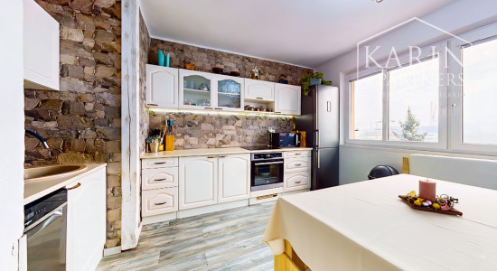 REZERVOVANÉ! Veľkorysý 4-izbový byt po rekonštrukcii na Pribinovej: Ideálny domov pre vašu rodinu