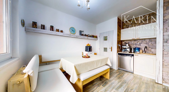 REZERVOVANÉ! Veľkorysý 4-izbový byt po rekonštrukcii na Pribinovej: Ideálny domov pre vašu rodinu