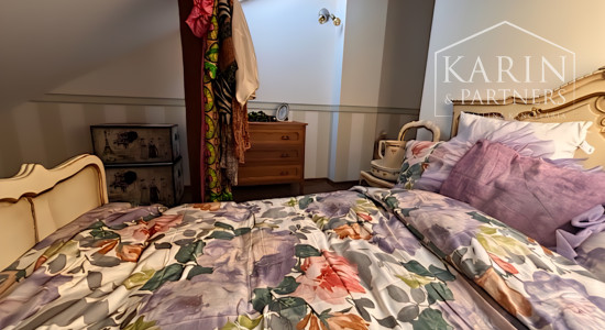 Bývanie s príbehom: Priestranný podkrovný byt v historickom dome Vincentiek