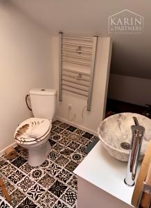 Bývanie s príbehom: Priestranný podkrovný byt v historickom dome Vincentiek