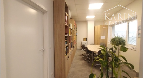 Prenájom klimat. viacúčelový priestor 80 m2 s kuchynkou/ WC/ sprchou + sklad 6m2, BA IV., Dúbravka.