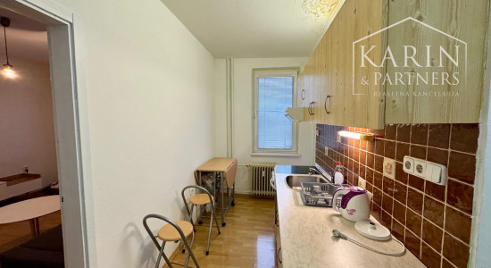 NA PRENÁJOM ZARIADENÝ 1i BYT V MESTE HOLÍČ