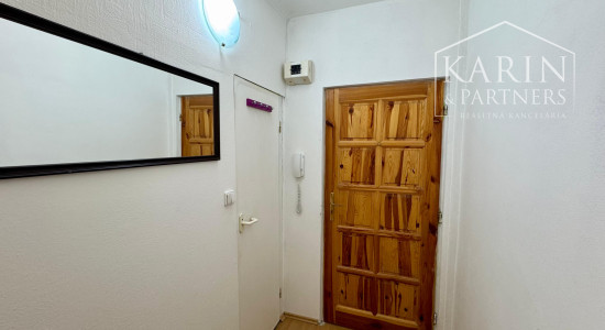 NA PRENÁJOM ZARIADENÝ 1i BYT V MESTE HOLÍČ