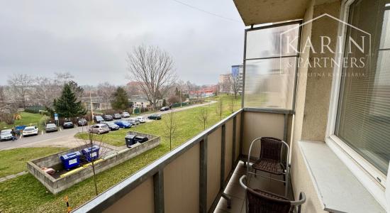 NA PRENÁJOM ZARIADENÝ 1i BYT V MESTE HOLÍČ