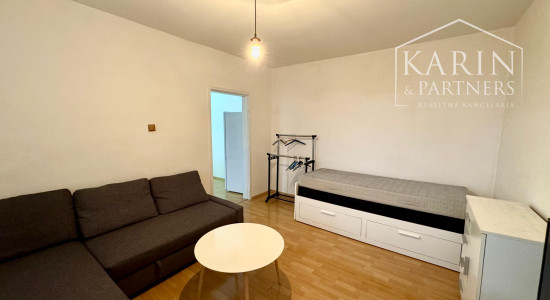 NA PRENÁJOM ZARIADENÝ 1i BYT V MESTE HOLÍČ