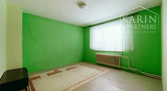 5i rodinný dom v meste Šaštín-Stráže neďaleko lesov