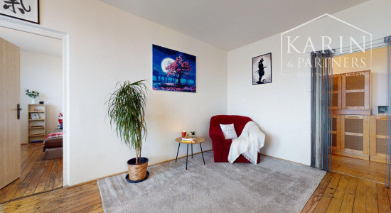 PRIESTRANNÝ A SVETLÝ 3I BYT S VEĽKOU ZASKLENOU LODŽIOU A PIVNICOU