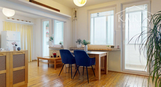 PRIESTRANNÝ A SVETLÝ 3I BYT S VEĽKOU ZASKLENOU LODŽIOU A PIVNICOU