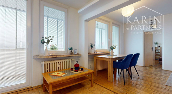 PRIESTRANNÝ A SVETLÝ 3I BYT S VEĽKOU ZASKLENOU LODŽIOU A PIVNICOU