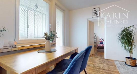 PRIESTRANNÝ A SVETLÝ 3I BYT S VEĽKOU ZASKLENOU LODŽIOU A PIVNICOU