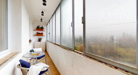 PRIESTRANNÝ A SVETLÝ 3I BYT S VEĽKOU ZASKLENOU LODŽIOU A PIVNICOU