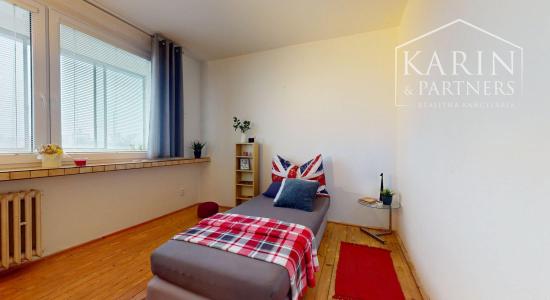 PRIESTRANNÝ A SVETLÝ 3I BYT S VEĽKOU ZASKLENOU LODŽIOU A PIVNICOU