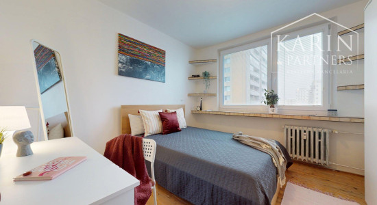 PRIESTRANNÝ A SVETLÝ 3I BYT S VEĽKOU ZASKLENOU LODŽIOU A PIVNICOU