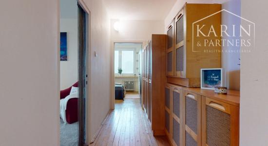 PRIESTRANNÝ A SVETLÝ 3I BYT S VEĽKOU ZASKLENOU LODŽIOU A PIVNICOU