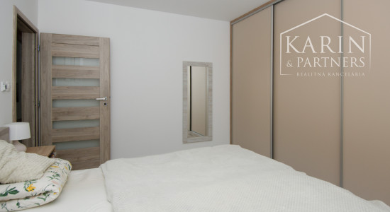 Prenájom 2 izbového bytu v Šamoríne s predzáhradkou, ul. Pažitná