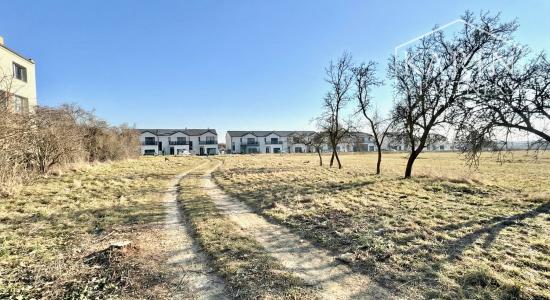 Investičná príležitosť v Hlbokom: 1695 m2 pre výstavbu RD alebo bytového domu | 3 min. od Senice