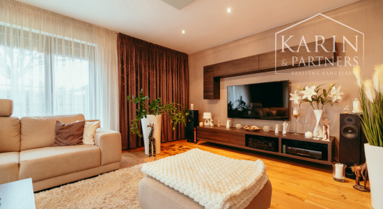 5i Rodinný dom v Senici – pohodlie, priestor a krbová atmosféra na ulici M. Braxatorisa