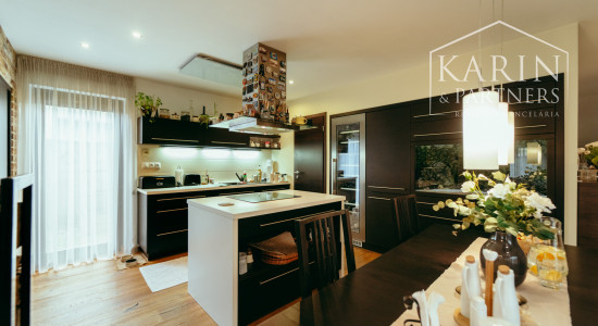 5i Rodinný dom v Senici – pohodlie, priestor a krbová atmosféra na ulici M. Braxatorisa