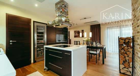 5i Rodinný dom v Senici – pohodlie, priestor a krbová atmosféra na ulici M. Braxatorisa