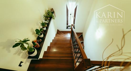 5i Rodinný dom v Senici – pohodlie, priestor a krbová atmosféra na ulici M. Braxatorisa