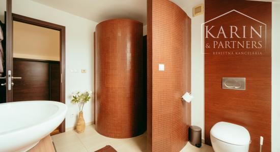 5i Rodinný dom v Senici – pohodlie, priestor a krbová atmosféra na ulici M. Braxatorisa