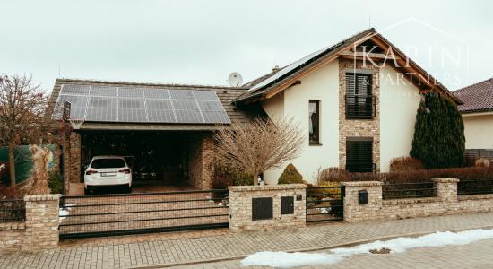 5i Rodinný dom v Senici – pohodlie, priestor a krbová atmosféra na ulici M. Braxatorisa