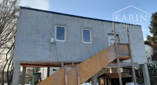 KOMPLETNE ZARIADENÝ 3I DREVODOM V CHATOVEJ OSADE