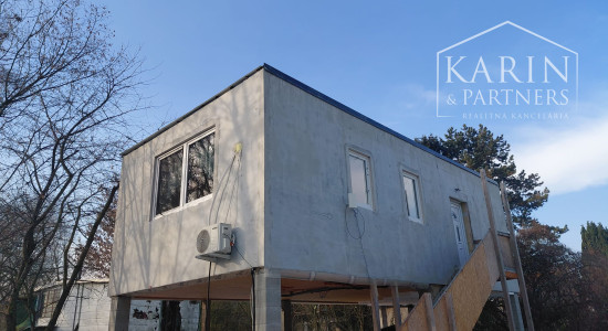 KOMPLETNE ZARIADENÝ 3I DREVODOM V CHATOVEJ OSADE