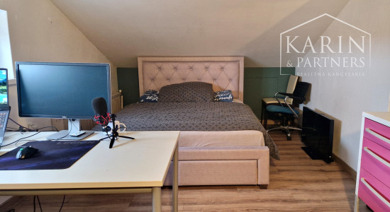 Zariadený 3 izbový byt s parkovaním v centre Rovinky