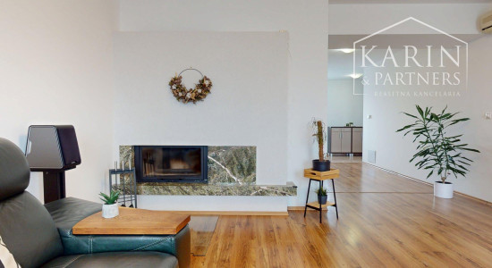 VÝNIMOČNE PRIESTRANNÝ A SVETLÝ 4I BYT S KRBOM A 2 BALKÓNMI