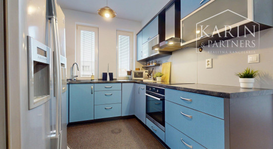 VÝNIMOČNE PRIESTRANNÝ A SVETLÝ 4I BYT S KRBOM A 2 BALKÓNMI