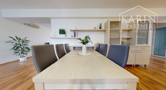 VÝNIMOČNE PRIESTRANNÝ A SVETLÝ 4I BYT S KRBOM A 2 BALKÓNMI