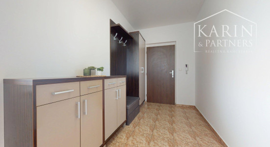 VÝNIMOČNE PRIESTRANNÝ A SVETLÝ 4I BYT S KRBOM A 2 BALKÓNMI