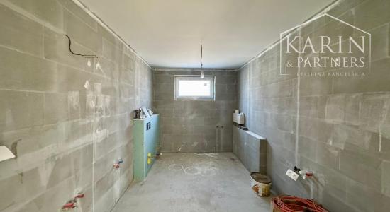 MODERNÝ 4-IZBOVÝ BUNGALOV S GARÁŽOU – SENICA