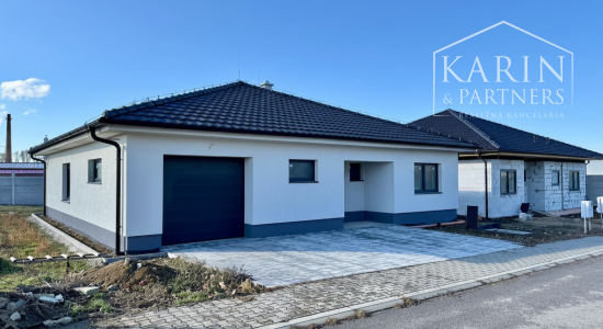 MODERNÝ 4-IZBOVÝ BUNGALOV S GARÁŽOU – SENICA