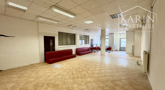 OBCHODNO-SKLADOVÝ PRIESTOR 80 M2 S RAMPOU A VÝŤAHOM