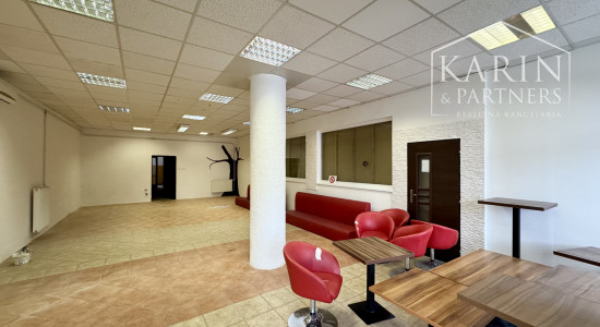 OBCHODNO-SKLADOVÝ PRIESTOR 80 M2 S RAMPOU A VÝŤAHOM